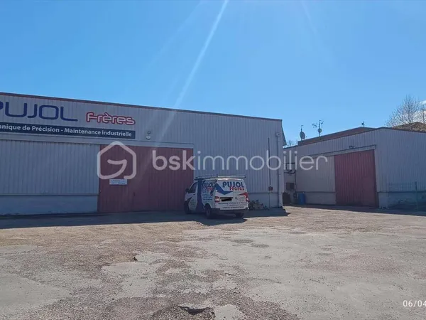Bâtiment 1200 m²
