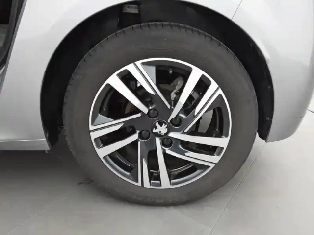 Peugeot 208 puretech 100 s&amp;s bvm6 — photo 8