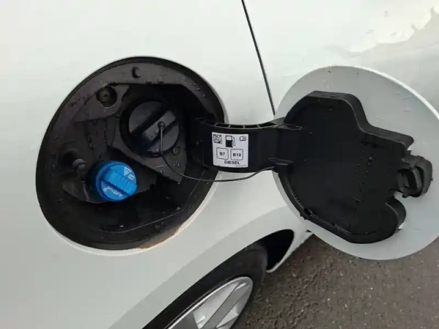 Renault Clio blue dci 100 ch gsr2 — photo 10