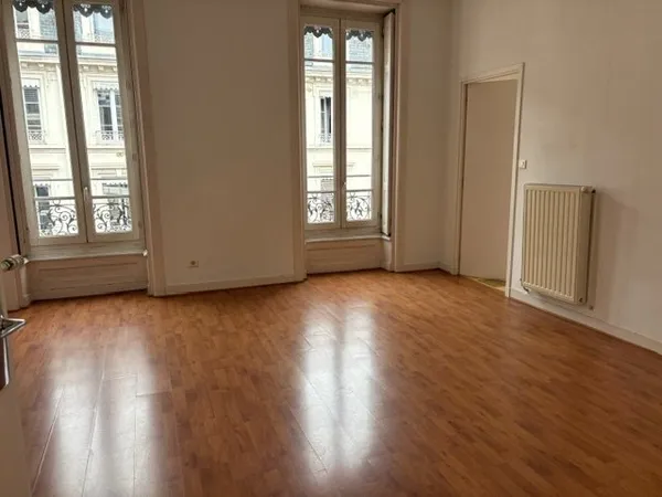 F2 - 11 RUE DU GARET LYON 1