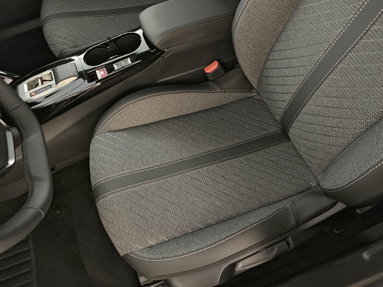 Peugeot 2008 hybrid 145 ch e-dcs6 allure — photo 9