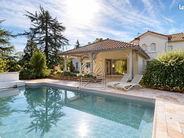 Villa 7 pièces 212 m²