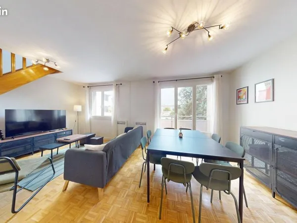 Chambre 6 pièces 116 m²