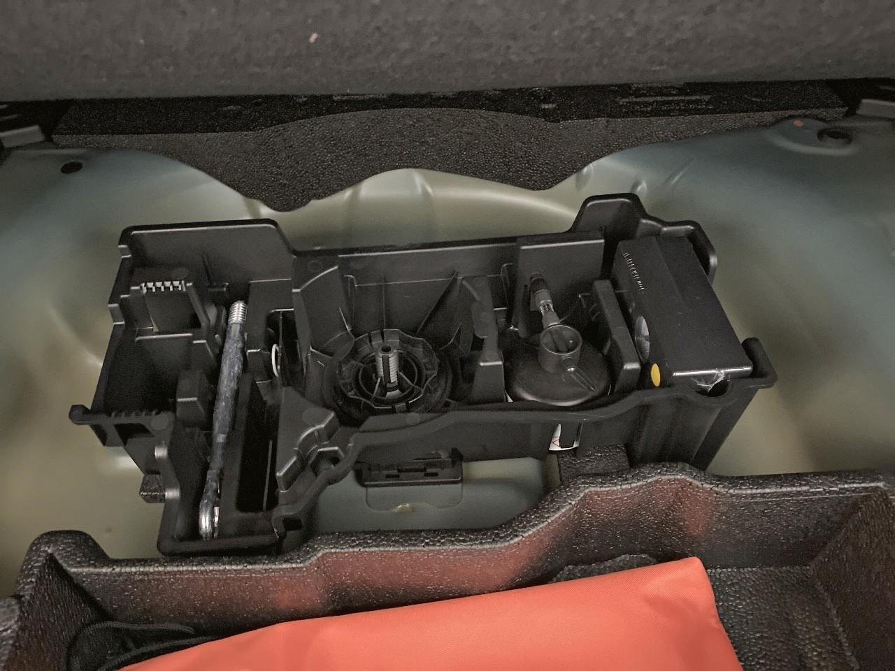 Peugeot 2008 hybrid 145 ch e-dcs6 allure — photo 12