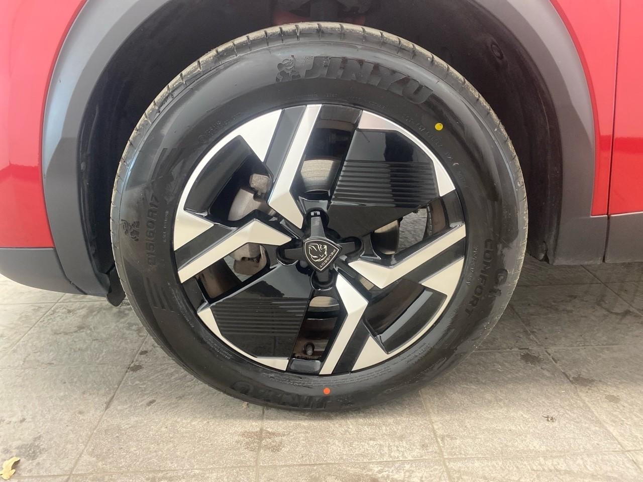 Peugeot 2008 puretech 130 s&s eat8 gt — photo 11
