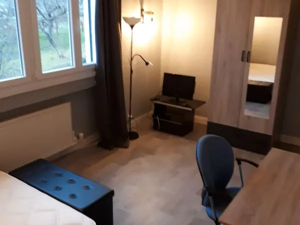 Grand studio meublé tout confort Grand studio meublé tout confort dans résidence entièrement isolée 