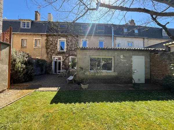 Maison familiale avec jardin et dépendances Poitiers Quartier Chilvert