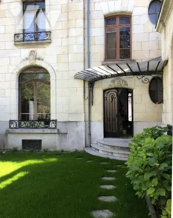 Maison 6 pièces 345 m²