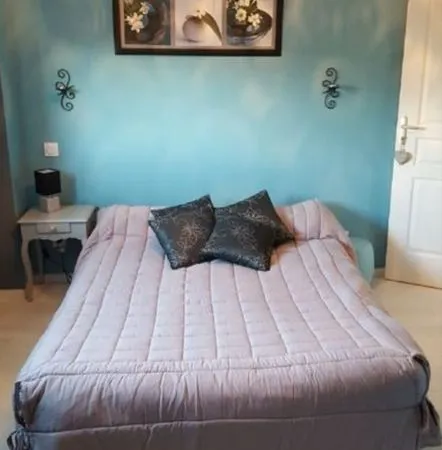 Chambre meublée
