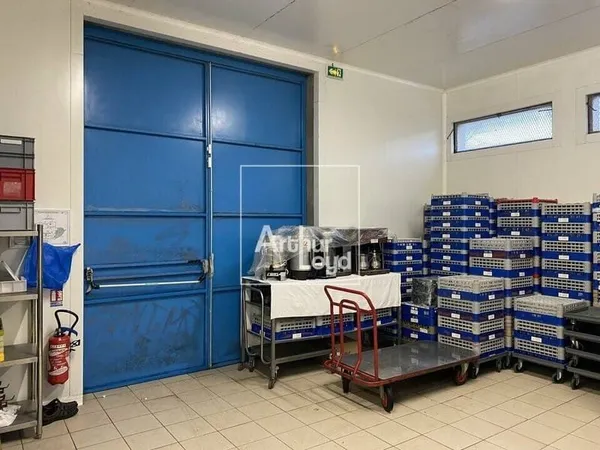 Local d'activité 600 m²
