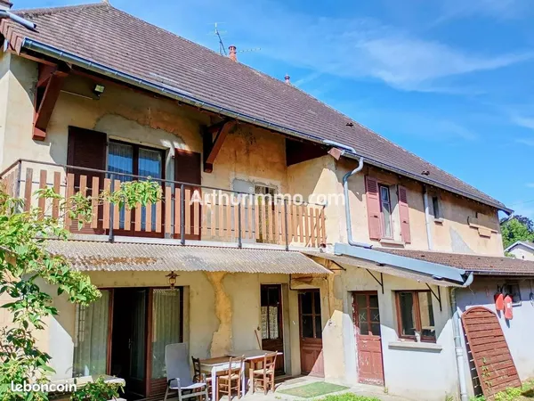 Maison 8 pièces 243 m²