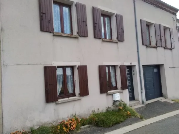maison dans village de Chateauneuf de Randon