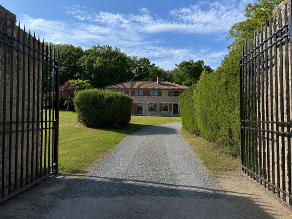 Propriété de caractère - 330m² - 11 000m² de terrain