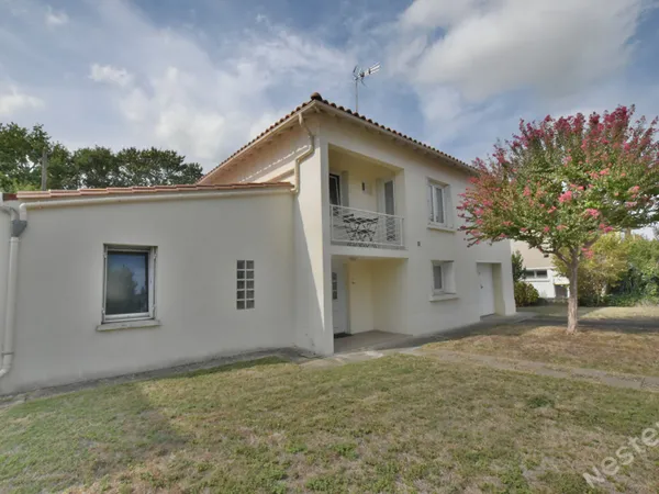 Maison familiale avec 3 chambres, jardin et garage située à Bergerac rive droite