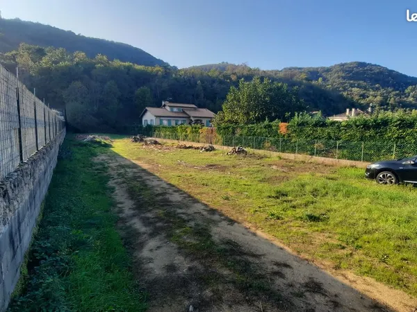 Rare : Beau terrain viabilisé centre de VION 07370