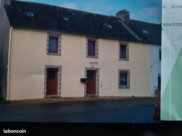 Maison en pierre ainsi que 1 garage et petite maisonnette