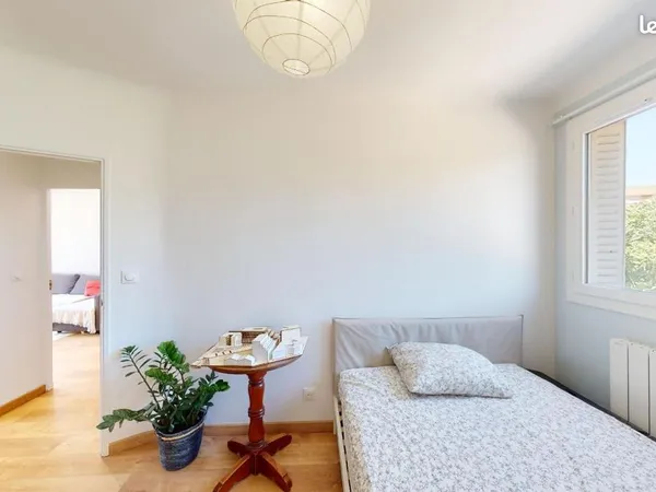 Chambre 4 pièces 75 m²