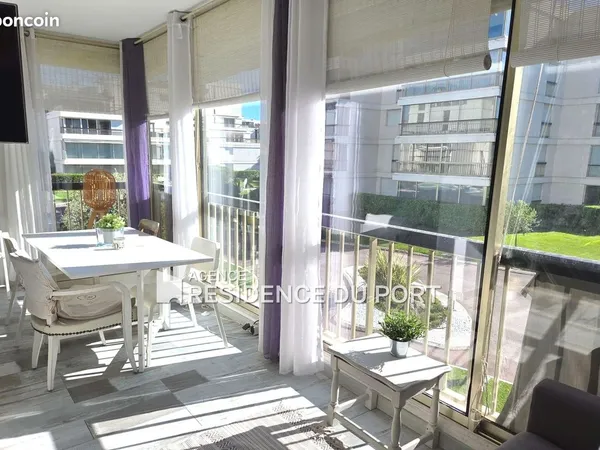 Studio 1 pièce 45 m²