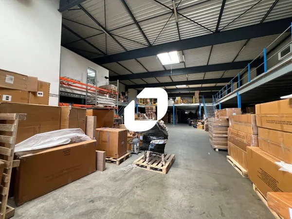 Local d'activité 1650 m²