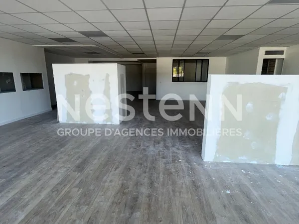 Local commercial à louer axe passant Séné 200 m2