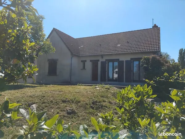 Maison avec sous sol + double garage + grand terrain