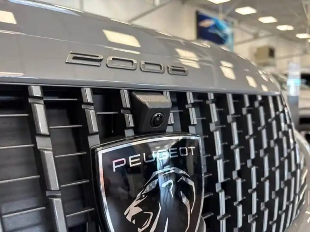 Peugeot 2008 hybrid 145 e-dcs6 — photo 48