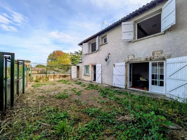 Maison de ville d'environ 106 m², avec jardin et garage