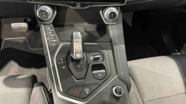 Lynk&Amp;Co 01 1.5 phev 261 ch dcth7 — photo 16