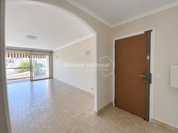 NICE SAINT-ROCH - F3 TRAVERSANT DE 71 m² AVEC TERRASSE ET GARAGE