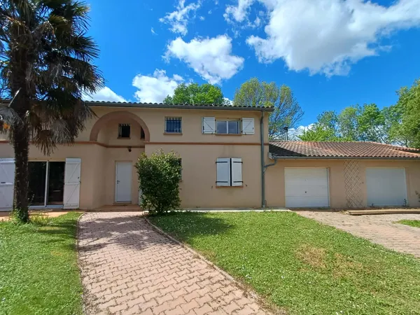 Spacieuse maison d'architecte à deux pas des écoles