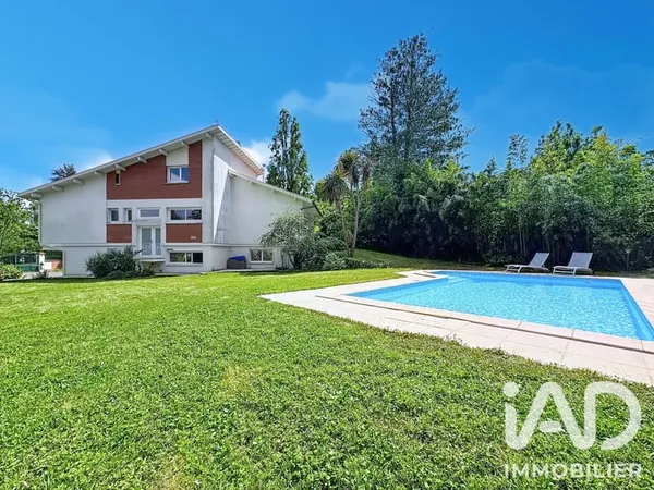 Maison 7 pièces 216 m²