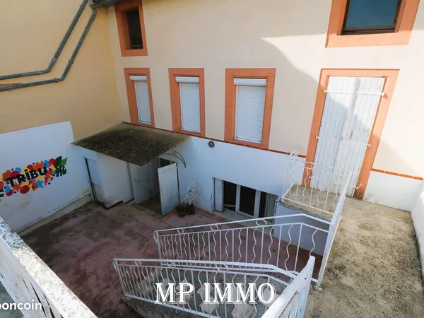 Maison de village T5 avec cour et double garage