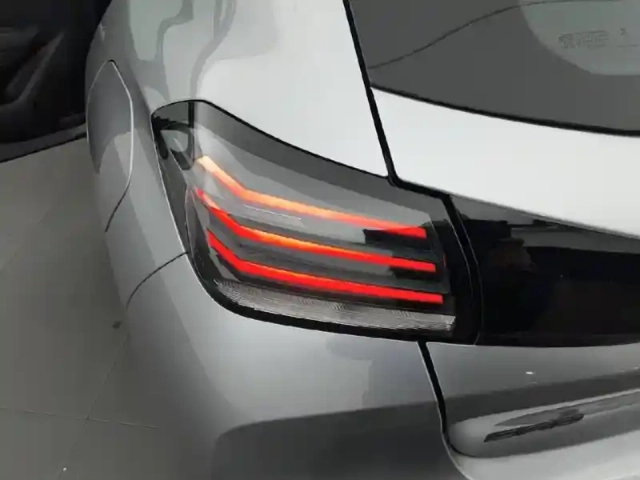 Peugeot 208 puretech 75 s&amp;s bvm5 — photo 17
