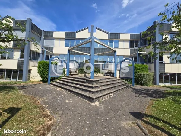 Bureau 100 m²