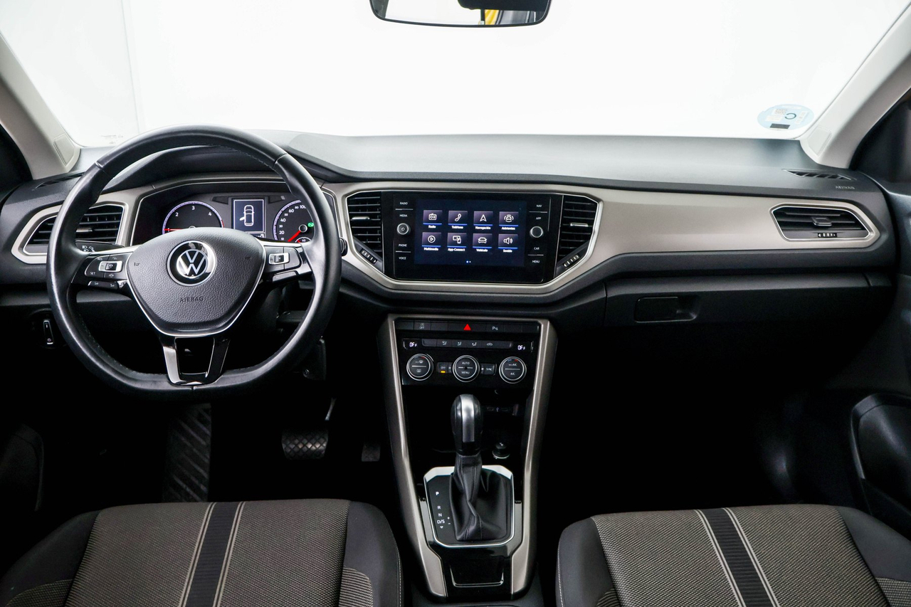 Volkswagen T-Roc — photo 11