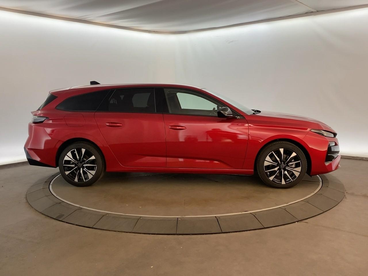 Peugeot 308 sw hybrid 145 e-dcs6 allure — photo 4