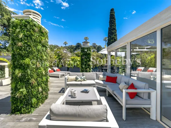 Cannes centre, élégance & discrétion pour ce penthouse type 4 pi