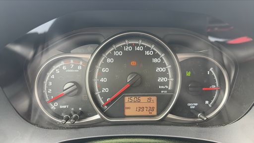 Toyota Yaris 1.3 VVT-i 100 - Dynamic Business – 2017 – 139738 km – Essence – Boîte Manuelle — photo 22