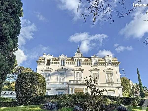 Appartement bourgeois de 100 m² au dernier étage - Calme absolu, vue dégagée sur le parc