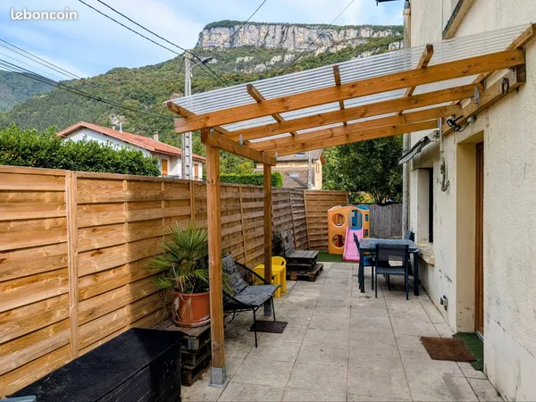 Maison mitoyenne + terrasse - 90m2
