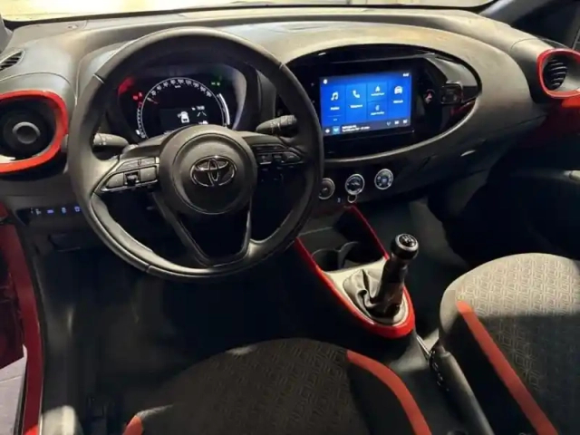 Toyota Aygo X 1.0 vvt-i 72ch design my24 — photo 5