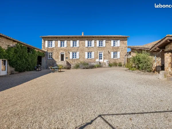 Propriété 9 pièces 307 m²