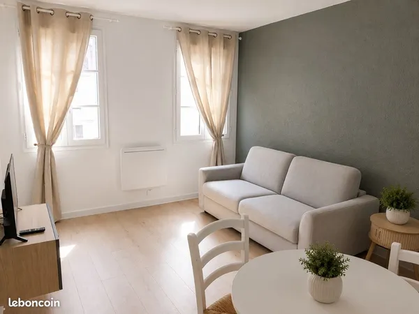 Studio meublé 22 m² rénové à neuf — Centre-ville de Saintes