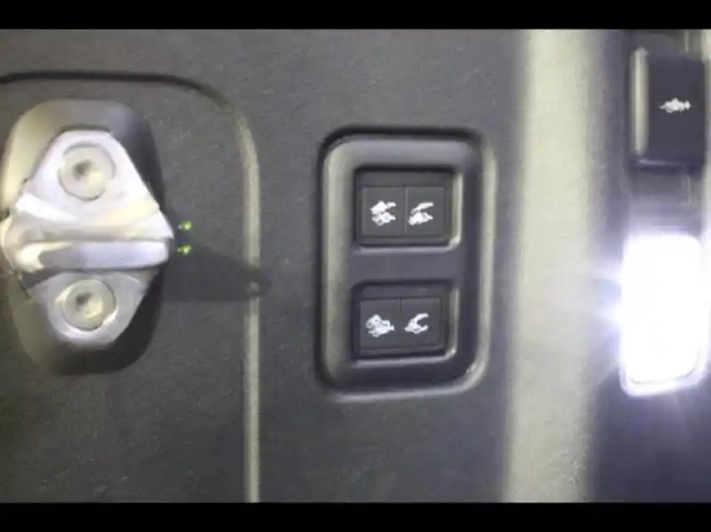 Land Rover Defender 110 2.0 p300e phev x-dynamic se — photo 22
