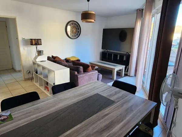 Appartement T3 - 66m² - proche gare à St Hilaire du Rosier