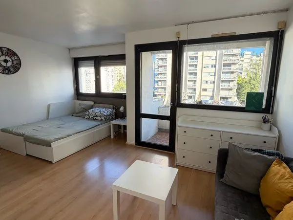 Studio meublé avec balcon chauffage eau chaude inclus