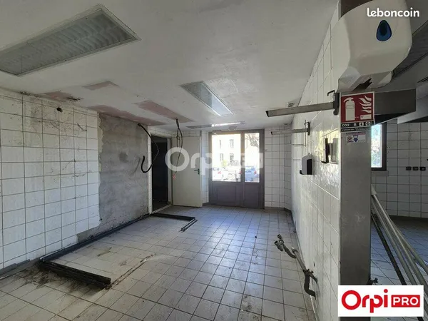 Local commercial 121 m²