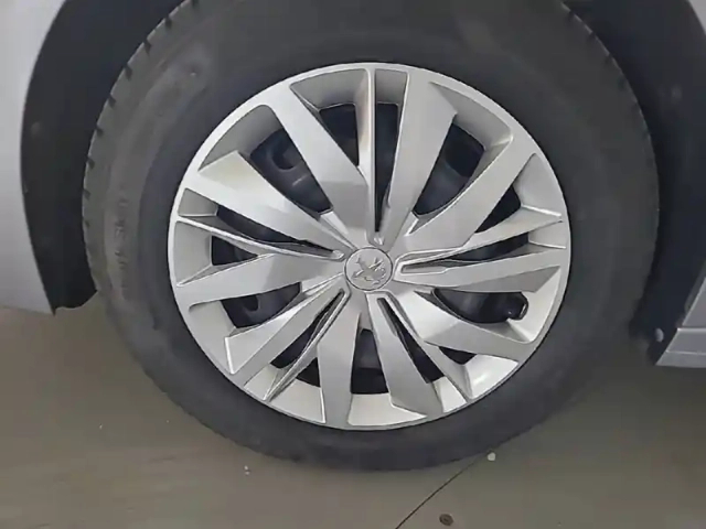 Peugeot 208 puretech 75 s&amp;s bvm5 — photo 13