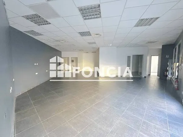 Local commercial 1 pièce 120 m²