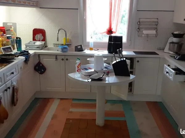 Chambre dans grande maison avec piscine en colocation